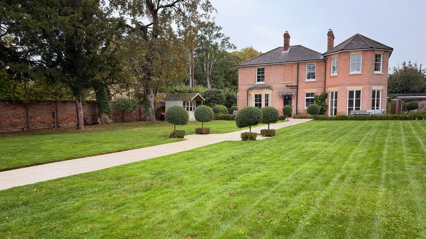 💨🌧️ Wet, windy & wild today… but that didn’t stop us! 💪🌱
Our customer was determined to get their lawn cut ✂️🍃 – rain or shine, we delivered ✅
Even in these blustery conditions, we make sure your garden stays looking sharp 🌿✨
Because a neat lawn = a happy home 🏡💚
📅 Book your slot today – whatever the weather, we’ve got you covered!
#LawnCare #GardeningLife #RainOrShine #WindyDay #FreshCut #HappyCustomer