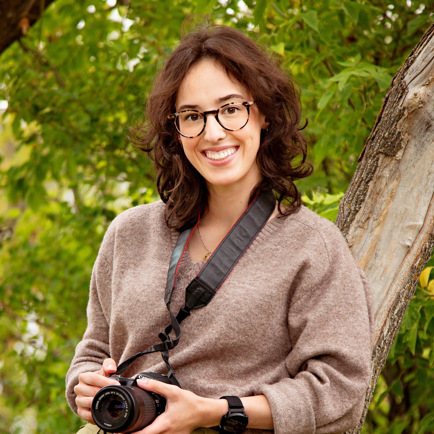 We are excited to welcome Skylar Kopec as the new (and first-ever) Program Assistant for the UM Indigenous Birding Club this Fall and Winter.
Skylar (she/her) is a Red River Métis birder and Biological Sciences student at the University of Manitoba, specializing in ecology and evolution. She is passionate about animal conservation, climate protection, and connecting Traditional Ecological Knowledge with scientific research. Skylar looks forward to supporting student birders and helping plan upcoming UMIBC events.
Join us in welcoming Skylar by smashing that like button!
#métisbirder #weouthere #birdjoy #birder