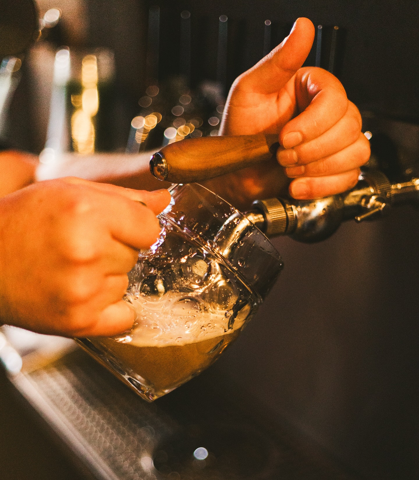 Weekend’s creepin’ in… you KNOW we’re keeping the vibes correct. 😎
FRI 10/10 • 4–10PM
@dj.jenjonesnyc is back behind the decks with @terrecherry + @rko.aka.ybstatusquo droppin’ deep cuts from 6–10PM. We got @cooleysbbq in the lot serving up that smokey goodness all night long. Come rip some cold ones.
SAT 10/11 • 12–10PM
Easy all-day hang. Beers flowin’, BBQ rollin’, music hittin’ right… bring the crew and post up for a while.
SUN 10/12 • 12–6PM
Sundays is built for good eats and proper afternoon hangs. We got @thehenandthehog pulling up with the sausage game on lock… and of course, we got the cold ones covered.
🍂 We’re also posted up all weekend at the East Rutherford Fall Festival…
FRI / 5–9PM
SAT / 12–9PM
SUN / 12–7PM
Swing by our tent on Park Ave for a pint and some fall fun! Catch you this weekend!
👻👻👻
#ghosthawkbrewingco #cliftonnj #hawkshigh #beerflavoredbeer #njbeer #craftbeer #weekendvibes #vinylvibes #djjenjones #cooleysbbq #thehenandthehog