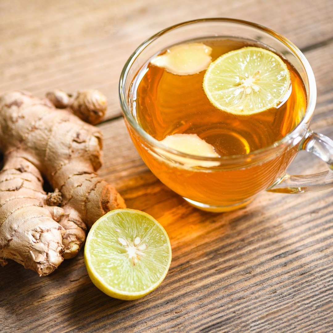 Gezonde warme drankjes voor absolute gezelligheid!
1️⃣ Gemberthee = verwarmend en goed voor je weerstand
2️⃣ Golden milk = antioxidanten en ontstekingsremmend
Zo maak je golden milk:
Warm 250 ml (plantaardige) melk op en voeg 1 tl kurkuma, ½ tl gember en een snufje kaneel en zwarte peper toe. Roer alles goed door elkaar.
Genieten maar!
👉 Save deze tip en tag iemand die dit wil proberen!
#switchlife #voedingsdeskundige #gezondevoeding #gemberthee #goldenmilk #warmedrank #herfst #genieten