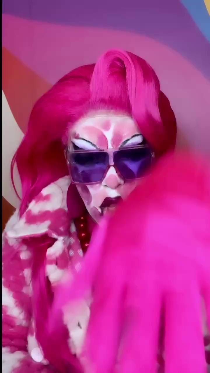 🏳️🌈 Happy #LGBTQIAHistoryMonth! Today we are celebrating with the help of @malai, the creator and host of @queerbrownhistory on Instagram 🏳️⚧️
🛕 Today we are talking about the significance and history of the Bachuchara temple to the Hijra community. Built in 1152 CE in the Mehsana district of Gujarat, India, the temple has been a consistent home of worship for Hijras. The Bahuchara Mata is known to be a goddess of chastity and fertility in Hinduism.
🗞️ Sourced from Homegrown India @homegrownin
🥰 To support her work venmo 'malaiNYC' or to support us visit desirainbow.org/donate!
--
#LGBTQ #Trans #LGBTHistoryMonth #LGBTQIAHistoryMonth #NonBinary #GenderFluid #DesiRainbowAlly #Allyship #Desi #LGBTQIA+ #queer #Desi