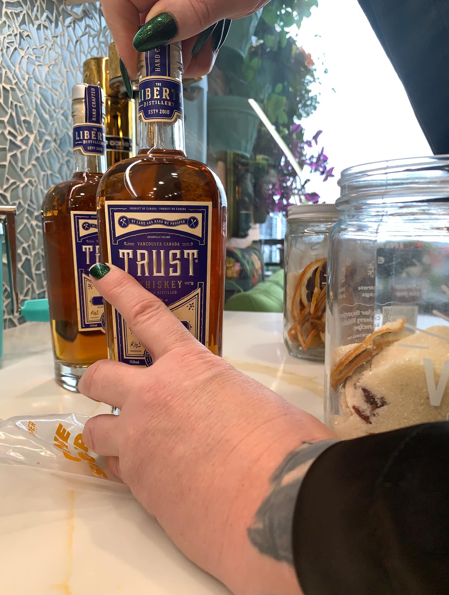 How it’s done! With @vesper.cocktails and @tldistillery