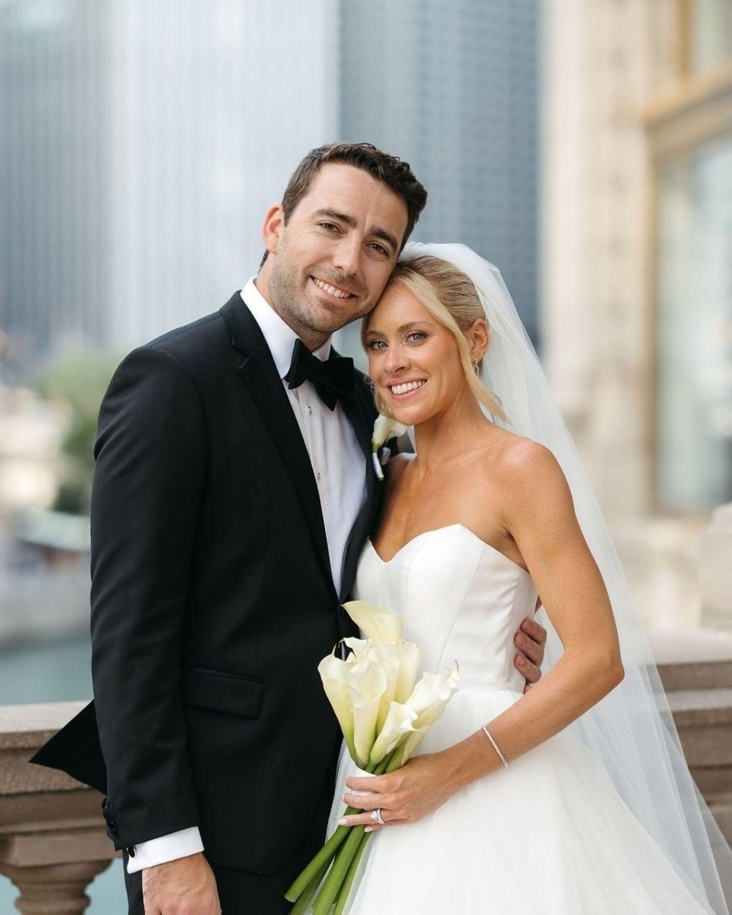 Molly & Will! 🤍
Ready to turn heads? Book your 2026–2027 Pin Me Up Chicago session today — let’s make vintage magic happen!
Hair & Makeup: @pinmeupchicago
Venue: @167eventschicago
Photo: @lidiacodrean
Florals: @bloombaby.florals
Catering: @lettuceentertainyou
Band: @rushstreetrhythm