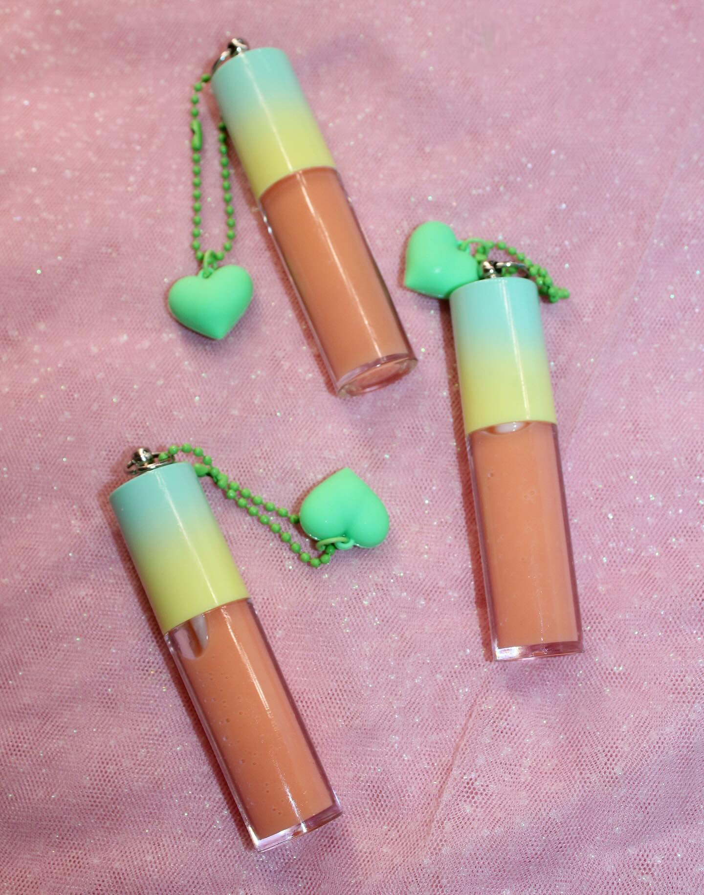 The Glow Up Gloss!
Made for tiny trendsetters who love to glam. This lipgloss brings the perfect mix of sheer color and smooth shine.
JOJOBA OIL & SUNFLOWER OIL
A blend of oils that create a protective barrier for soft and smooth lips.
CUPUACU & SHEA BUTTER
Provides a creamy and smooth texture. Improves moisture and long lasting hydration.