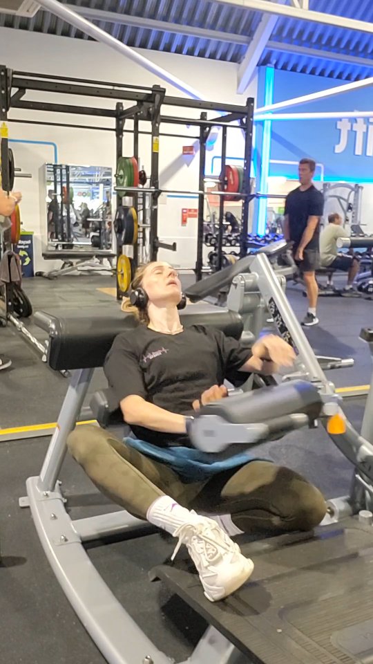 REALISTIC day in the life of a Mum and Personal Trainer
Is it Instagram worthy?
No.
But it is my real life so it is what it is 😂
Hopefully it will make some of you feel seen!
If this is what your life looks like to, give this some love and share with other Mums who are crawling through each day 😁
(Also follow @hannahjoyfitness if you want some simple fitness ideas to fit into this chaotic life 🫶)
#reallife #mumlife #personaltrainerchichester #personaltrainerformums #bts #dayinthelife #funny #humour #strongmums #strongmoms