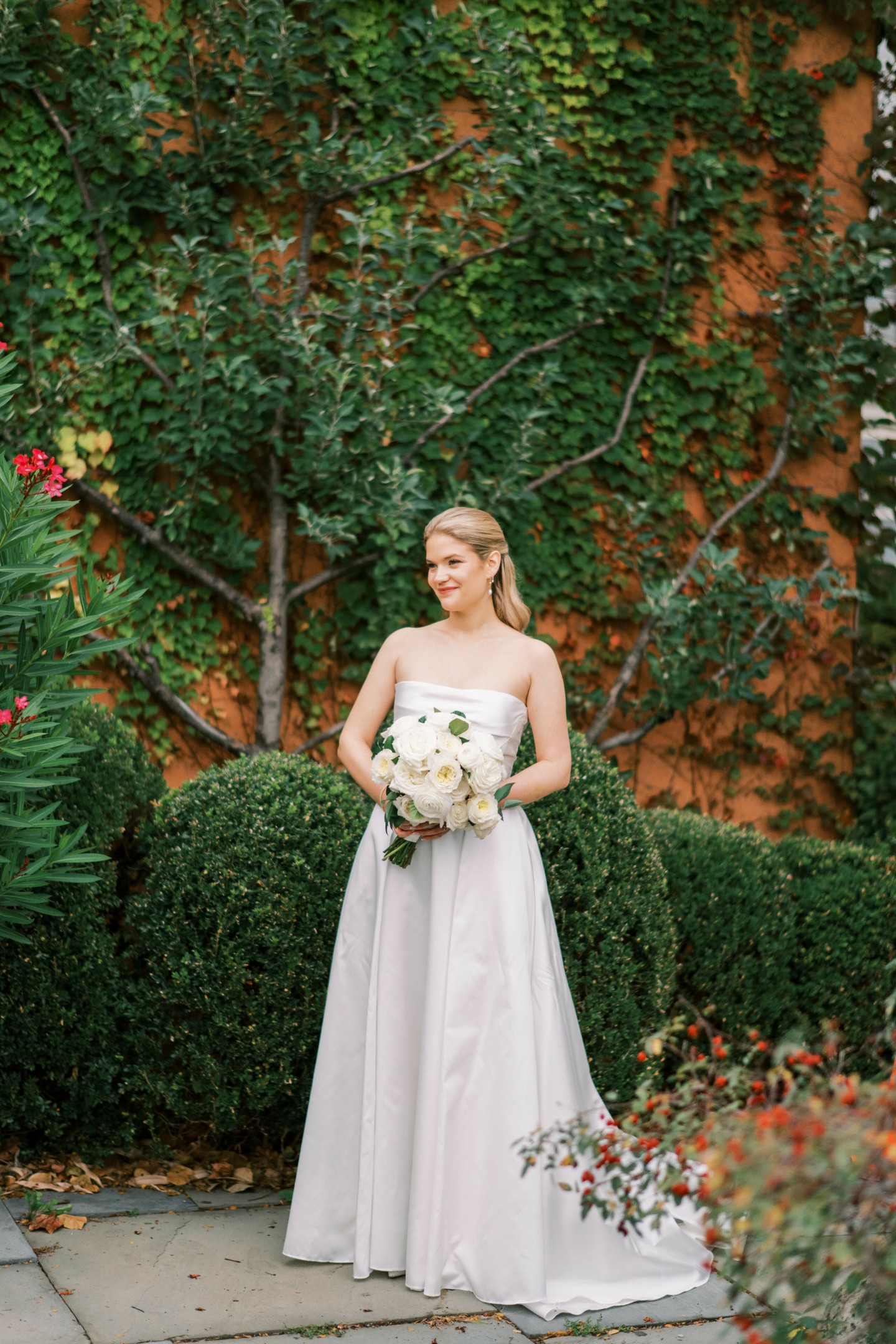 Claire & Will! 🤍
Planning your own? Book now with Pin Me Up Chicago!
Hair: @pinmeupchicago
Photography: @danielleheinsonphotography
Planning: @bigcitybride, hansenmadison
Venue: @gpconservatory, @fairliechicago
Makeup: @glamatelierchicago