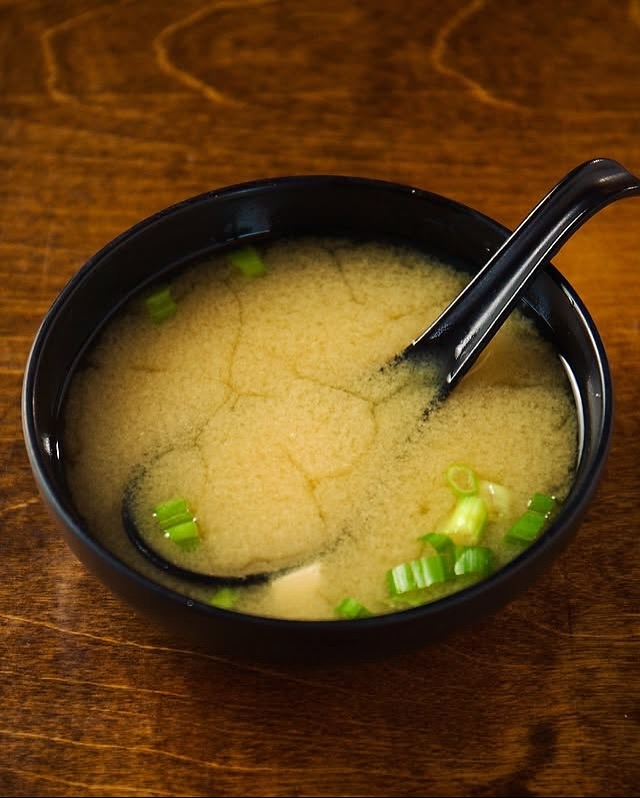 Snowy days basically demand a steaming bowl of miso magic. ❄️🍲 The real debate: team dumplings or keeping it classic? 🥟😌
Grab yours from any KōNA location:
📍 Walkerville — 1801 Wyandotte Street E.
📞 (519) 997-4638
📍 LaSalle — 5965 Malden Rd.
📞 (519) 969-9696
📍 Lakeshore — 1224 County Rd. 22
📞 (519) 727-3333
📍 Tecumseh — 11977 Tecumseh Rd E.
📞 (519) 735-8333
⸻
#yqg #kona #konasushi #sushilovers #windsorontario #sushinwindsorontario #allyoucaneatsushi #rolls #sushirolls #soup #misosoup🍲