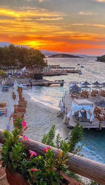 Join me as I look back on my holiday in Albania 🇦🇱. From breathtaking landscapes and historic towns to beautiful coastlines and authentic local experiences. A journey full of culture, scenery, and unforgettable memories.
#travel #holidays #viral #destination #fyp #insidertips #inspire #Albania #Tirana