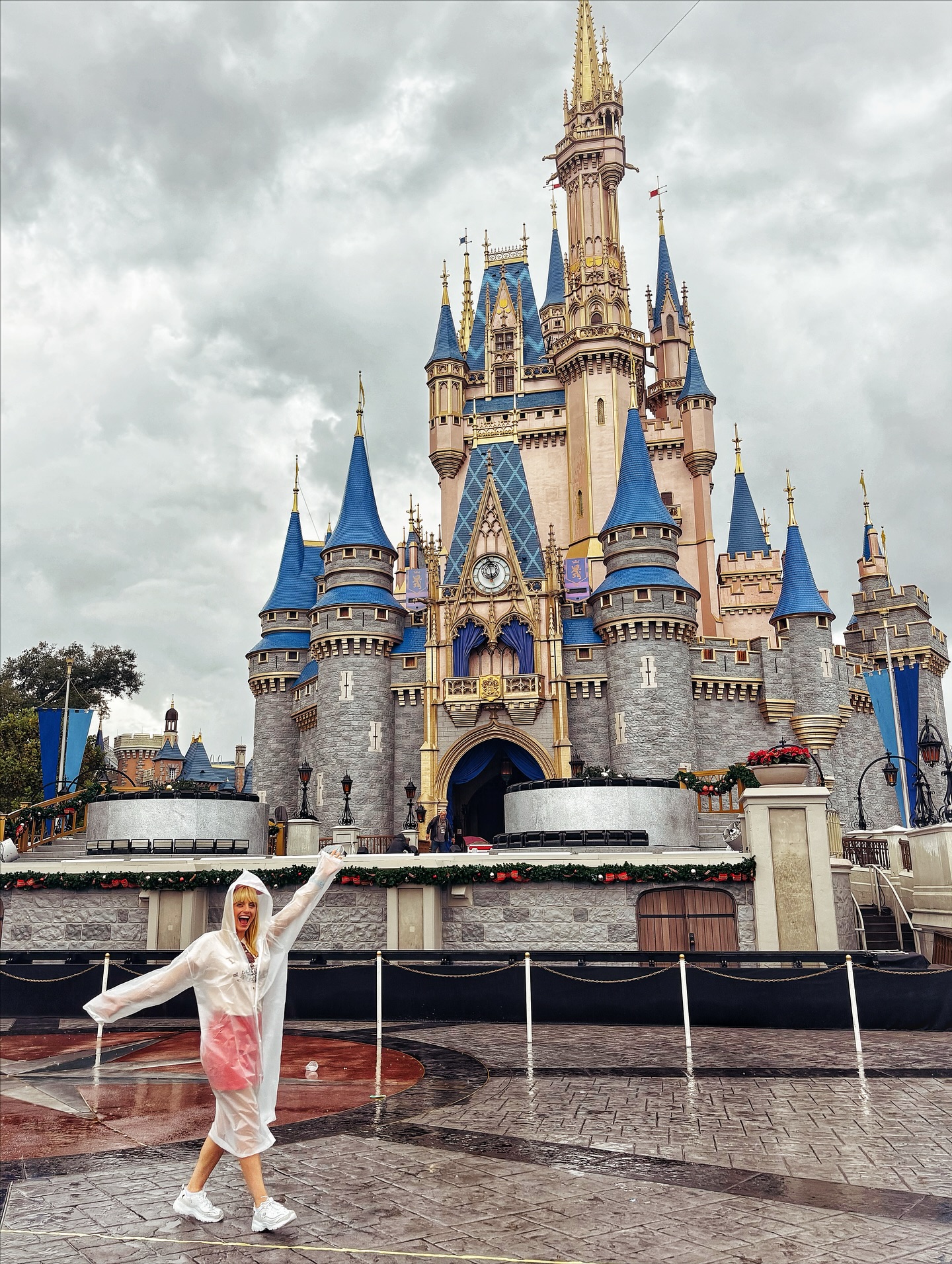 Even the rain sparkles in Disney. 💫🏰