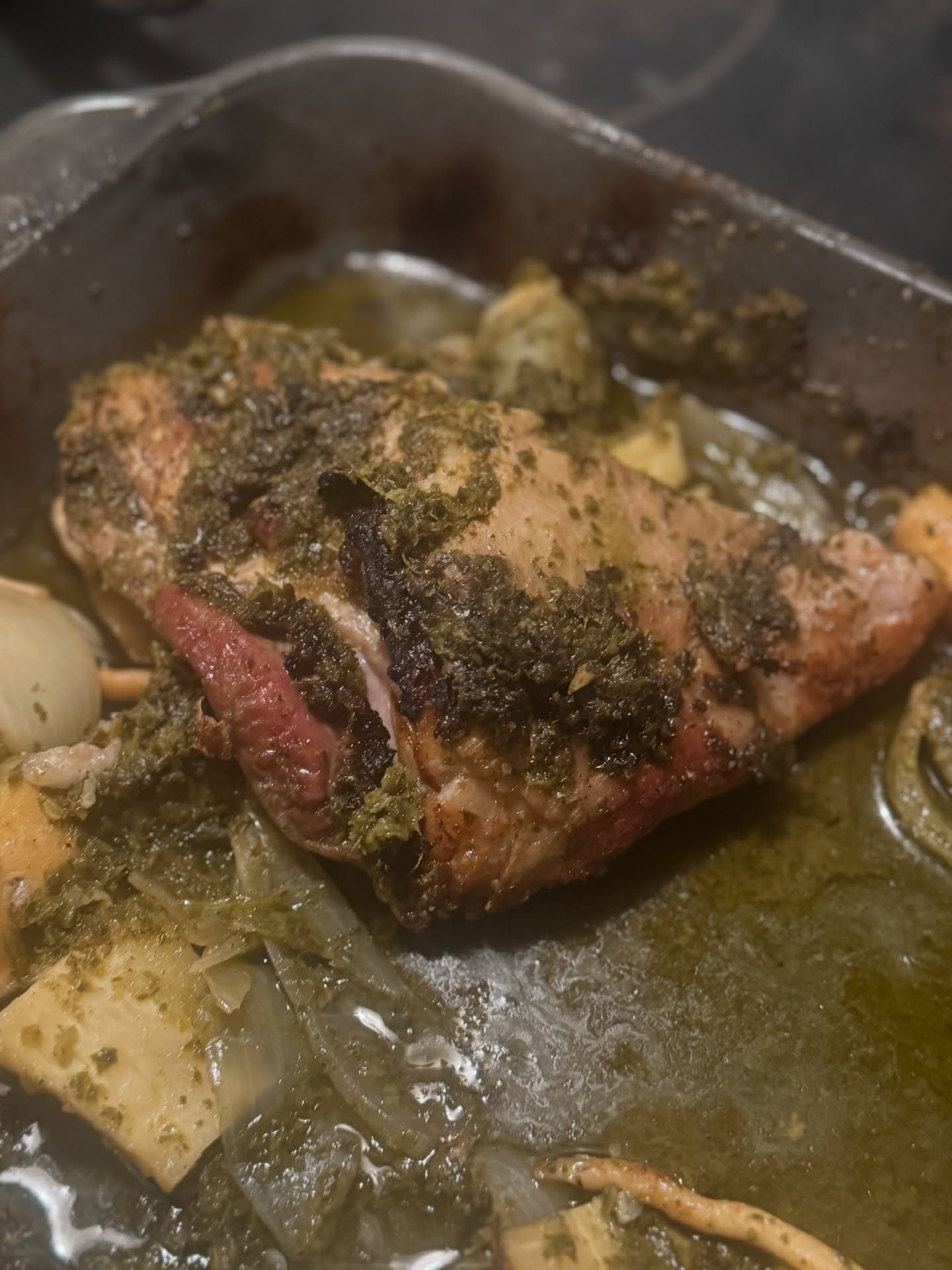 We know it’s all about the turkey… but we had to take a moment for these lamb riblets. Slow-cooked in herb butter with parsnips. Chef’s kiss. 🤌🔥
#LambRiblets #FoodieFavorites #holidayeats