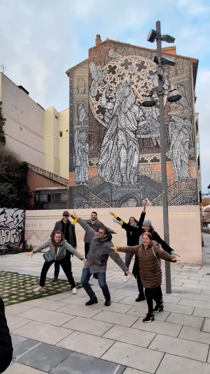 ¿Buscas una manera diferente de descubrir Burgos con tu equipo? Nuestro Raid Cultural es la experiencia perfecta para empresas que quieren conocer la ciudad de una manera original, dinámica y llena de sorpresas.
Retos, pistas, historia, rincones secretos y mucho más… Una aventura diseñada para fortalecer el trabajo en equipo mientras descubren Burgos como nunca antes.
Y si lo necesitáis, ¡también está disponible en inglés!
Es ideal para team building, grupos internacionales y eventos corporativos que buscan algo más que una visita guiada tradicional.
Gracias a @skrettingspain por lanzarse a esta aventura con nosotros.
¿Qué empresa será la próxima en descubrir Burgos de una forma inolvidable?