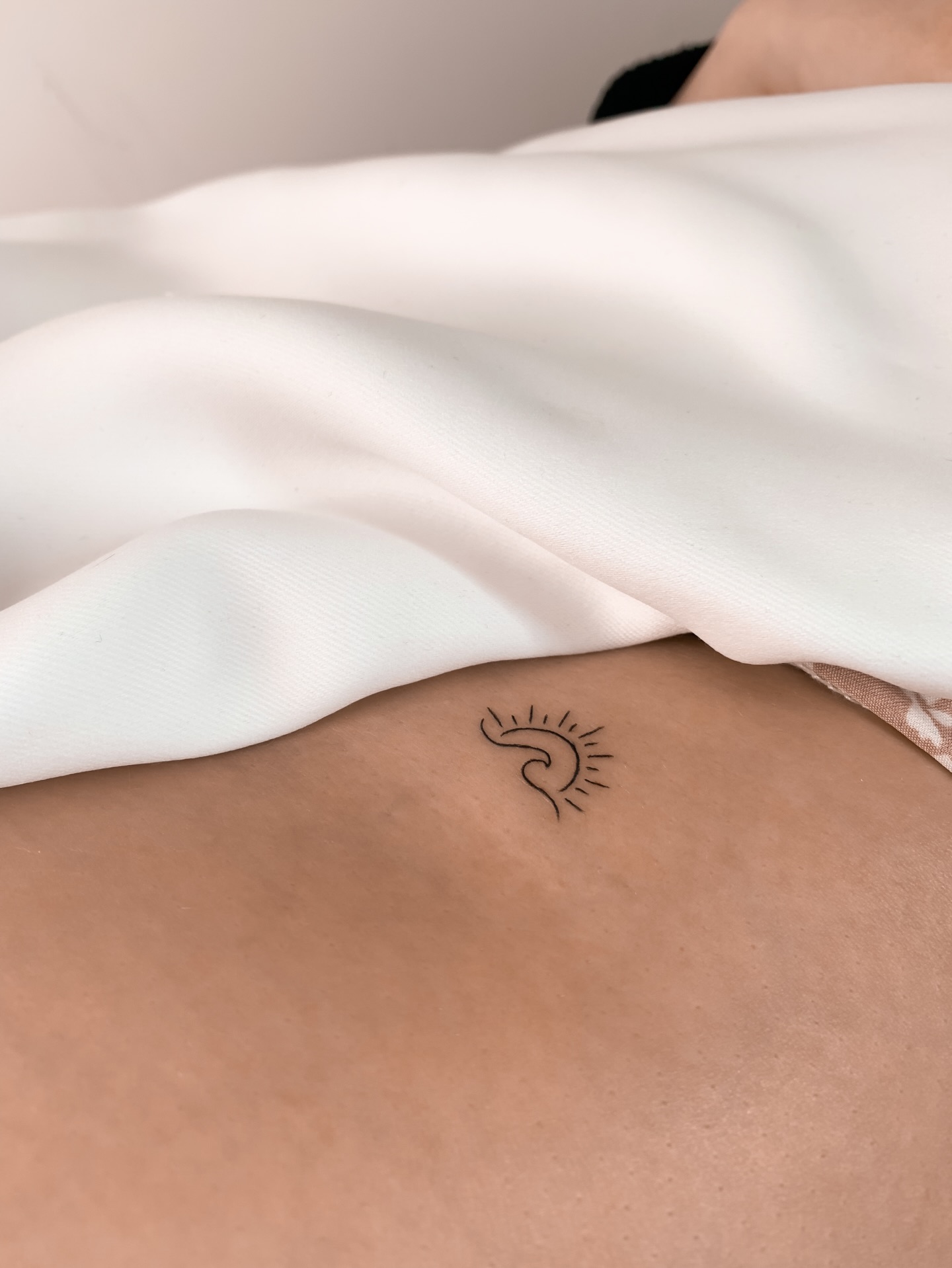 Summer memory ☀️🩷
#holidaytattoo #summertattoo #suntattoo #seatattoo #tinytattoo #tinytattooideas