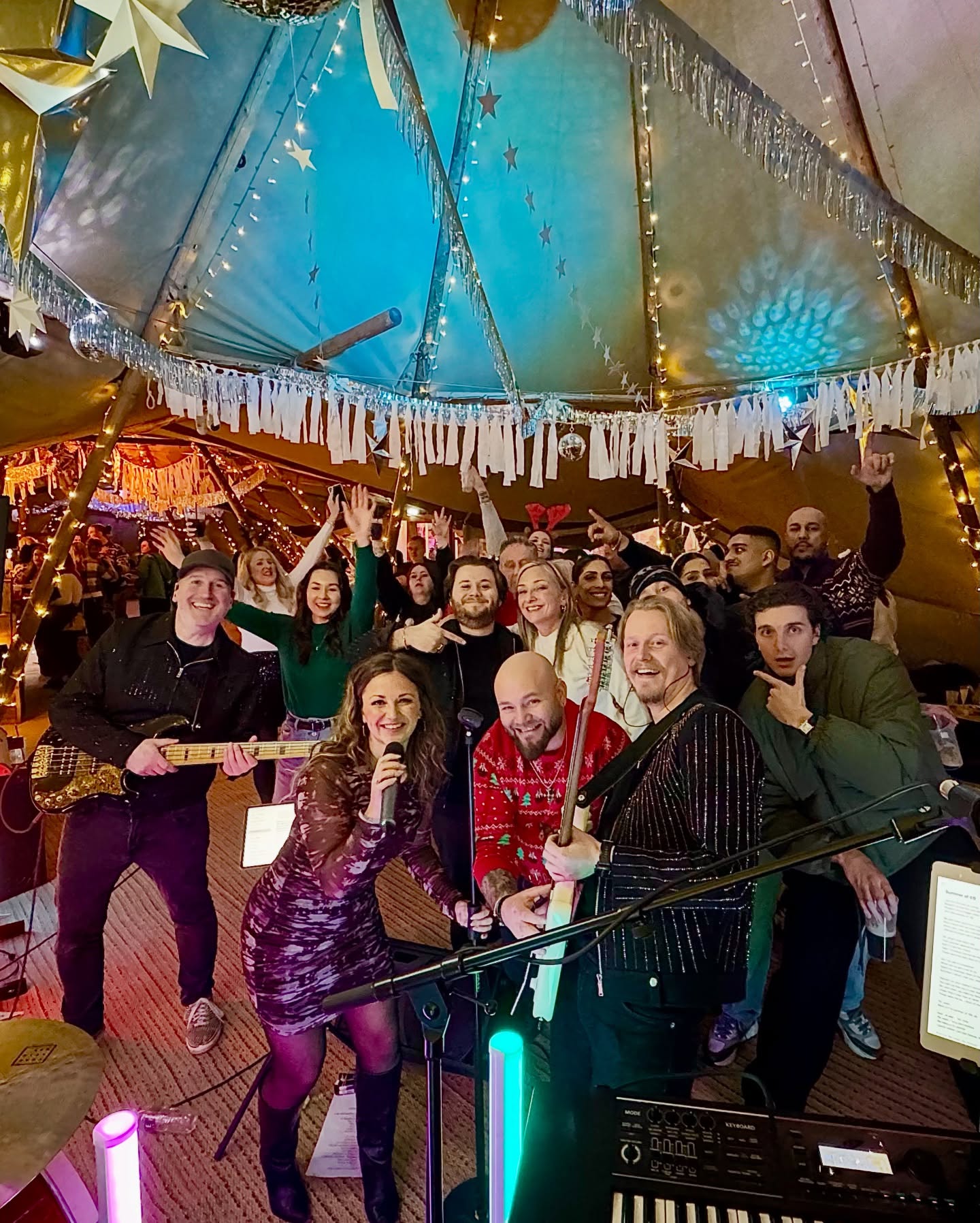 IT’S THE WEEKEND 🎉❄️
We kicked off the festive fun early this week as we celebrated last night with this awesome bunch for their Christmas Party 🎄! Let us tell you… they knew how to party 🪩!
📍Tonight & Tomorrow you can catch us back at @nordicbarco bringing the party from 7:30pm. Free entry, all welcome! Grab a drink from @mambomobilebars and dance the night away…
@nordicbarco @derbylive @samitipi @mambomobilebars @taraknott_
#NordicBarDerby #Christmas2025 #LiveMusic #FestiveFun #DerbyChristmasSwitchOn #derby #derbydaysout #derbyshire #visitderby #visitderbyshire #corporateeventsuk #corporate #eventhire #functionband #weddingband #weddingmusic #weddingmusicians