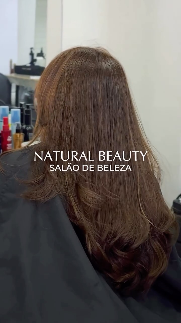 O marrom é a cor do momento porque entrega exatamente isso:
mais elegância, mais brilho, mais sofisticação. 🤎