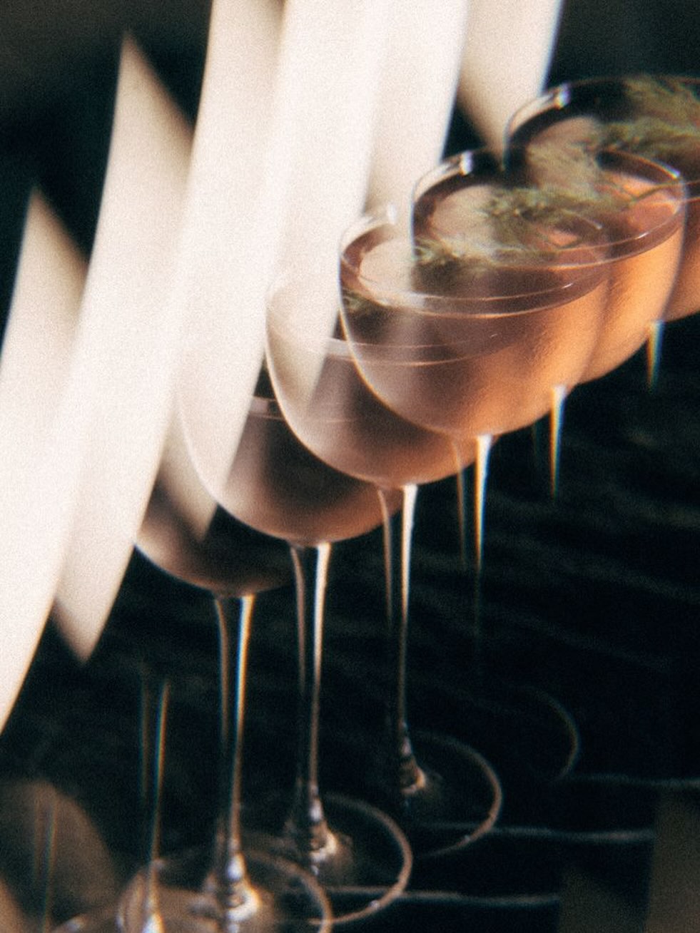 Refrescantes, leves e com um toque de sofisticação! Selecionamos 4 drinks com saquê, assinados pela Azuma Sake, que mostram como a bebida pode ser protagonista nas festas de fim de ano, especialmente nos dias mais quentes. Receitas fáceis, versáteis e cheias de frescor.
Confira o passo a passo completo no link da bio.
#AzumaSake #DrinksComSaquê #ReceitasDeDrinks #FestasDeFimDeAno