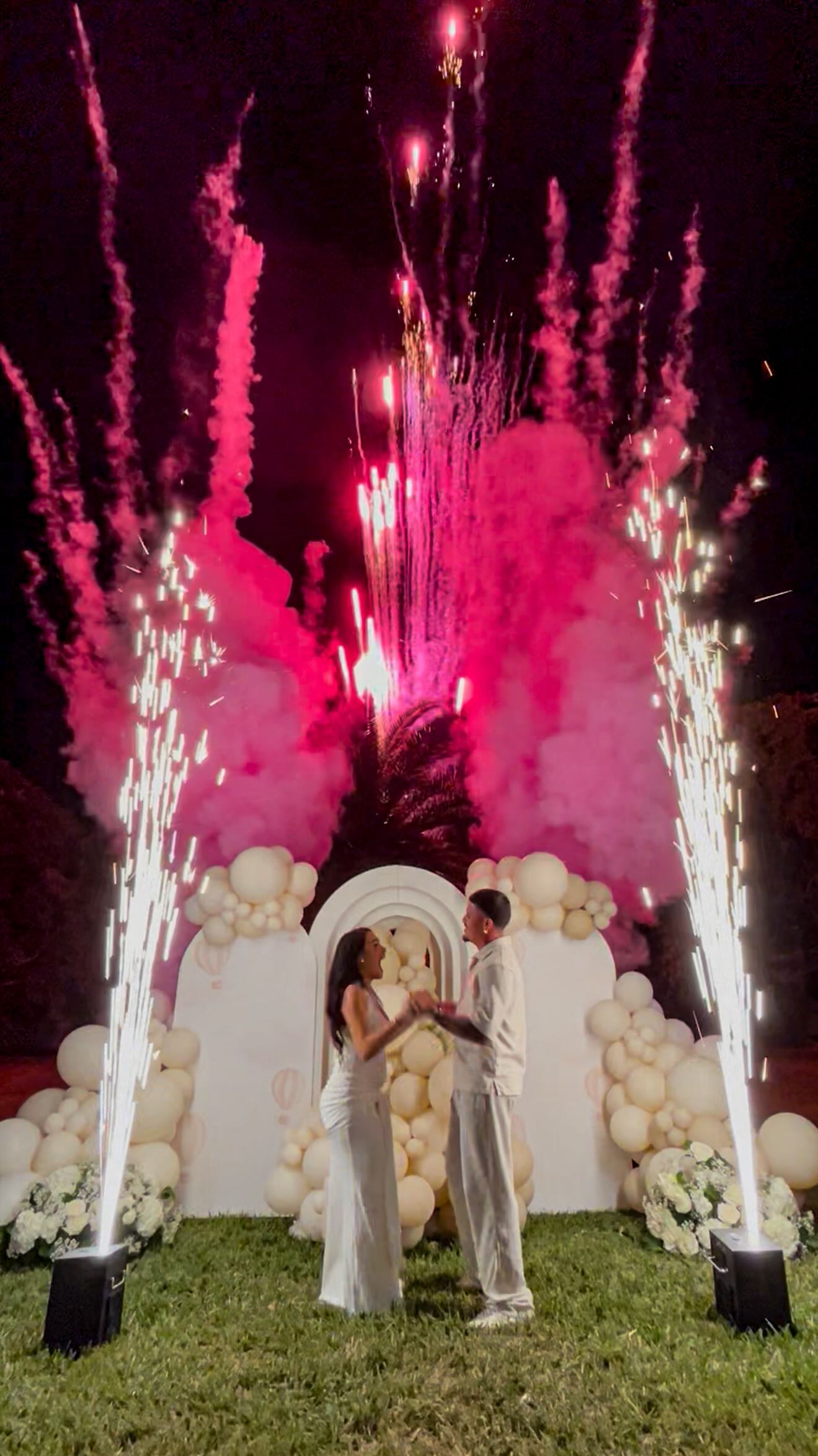 Pure happiness when they found out a baby girl is on the way 💖✨ Fireworks gender reveal — the best option for a magical night 🎆🎉
.
.
.
#genderreveal #genderrevealparty #genderrevealmiami