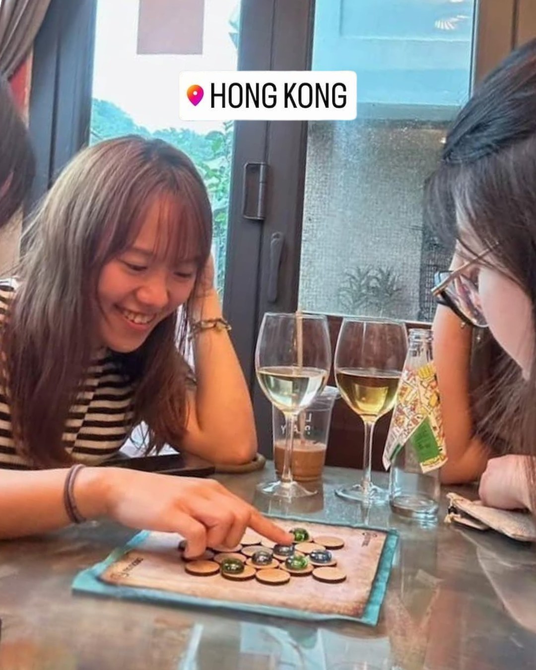 El Nonaga no se queda en la caja.
Viaja, se despliega, se piensa en silencio y se comparte.Estas son algunas de las mesas donde ya está pasando.🧭🎲#Nonaga
#Carabachuis
#JuegosQueViajan
#JuegoAbstracto
#MesaPortátil
#PensarJugando
#JugarConOtros