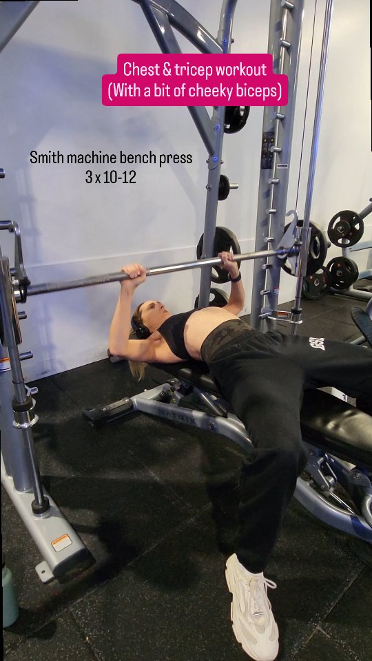 🔥 SPICY CHEST & TRICEP WORKOUT! 🔥
Anyone who knows me, knows how much I freakin' LOVE an upper body day.
Here's a recent FULL WORKOUT to get that sweet pump in your chest & triceps (and a bitta biceps too cos I can't resist 😉).
Beauties, if you haven't lifted a barbell yet you've gotta try it. Weight training gives you:
- Reduced risk of age-related degeneration including arthritis and osteoporosis
- Maintenance of lean muscle mass lost during menopause
- Improved mental health
- Confidence
- Improved strength
- Body recomposition
- Time and space for YOU
Not to mention you feel (and look) like a TOTAL BADASS.
Save this workout to try out later and follow @hannahjoyfitness for more 💪 🫶