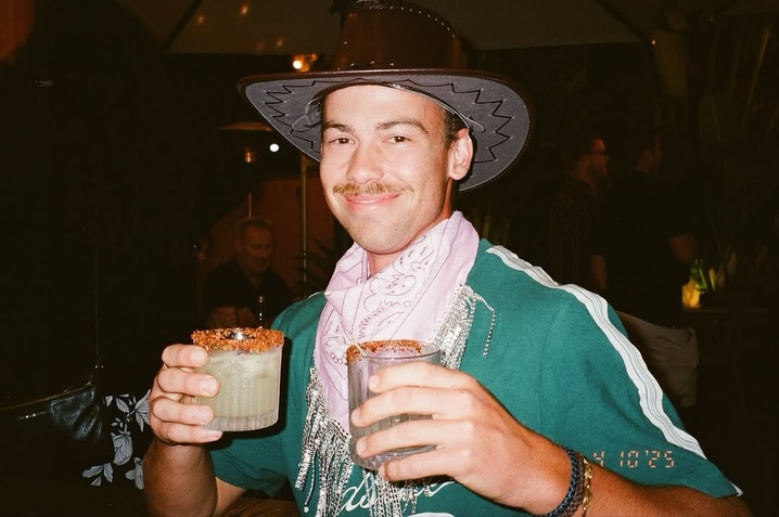 If these walls could talk… they’d probably ask for another round and a taco 🍻🌮 Scenes from The Australian, captured in 35mm glory by @georgie_mansfield 🎞️