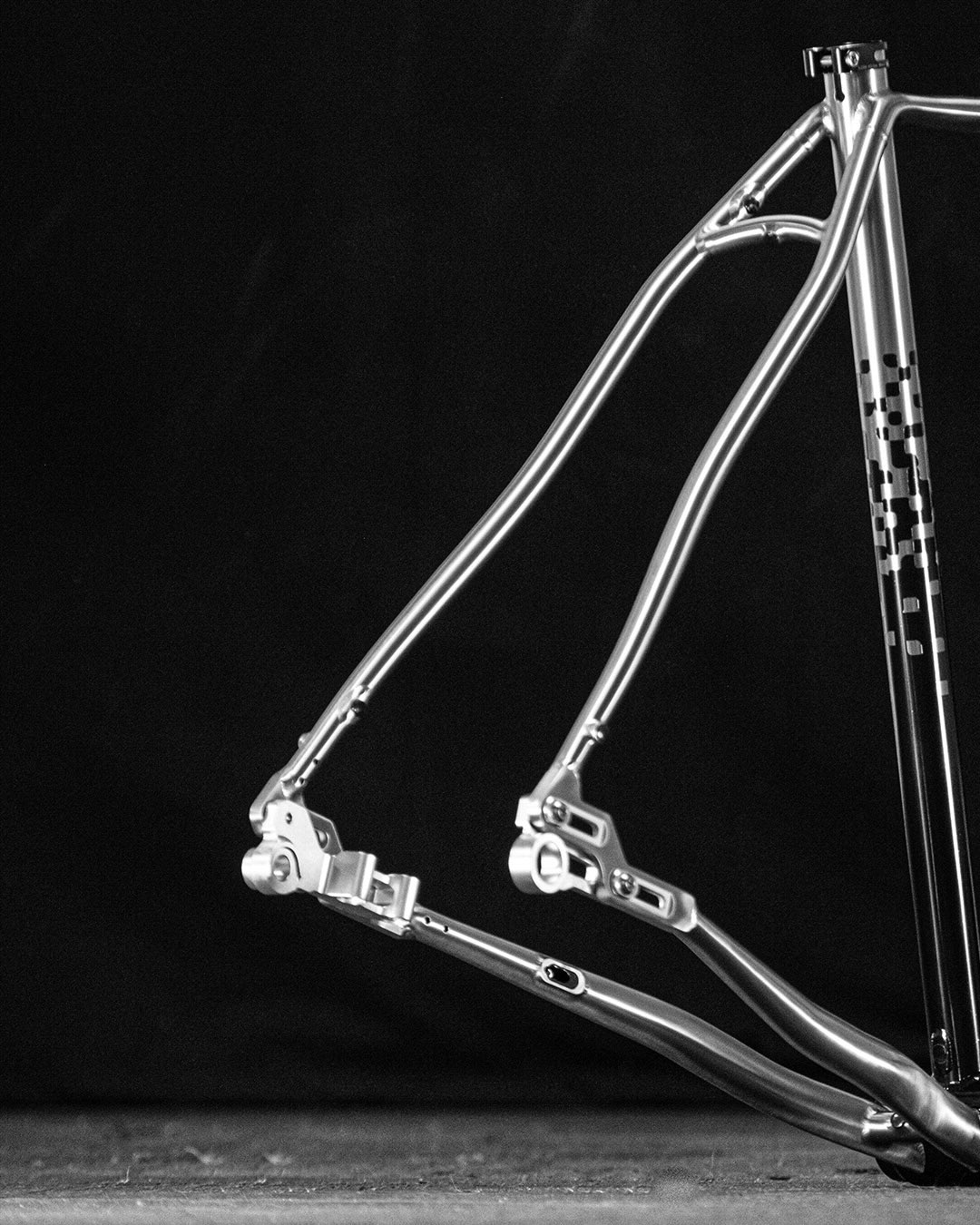 Black and titanium, like a tuxedo you can ride, and a lot more durable. We decided to shoot a series of close up and portrait shots of this one. The details speak for themselves.
6.0 isn’t all looks. It remains one of the most versatile and capable gravel / adventure platforms available today.
Happy New Bike Day, Brandon!
#flaanimal
#gravelbike
#rodeospork