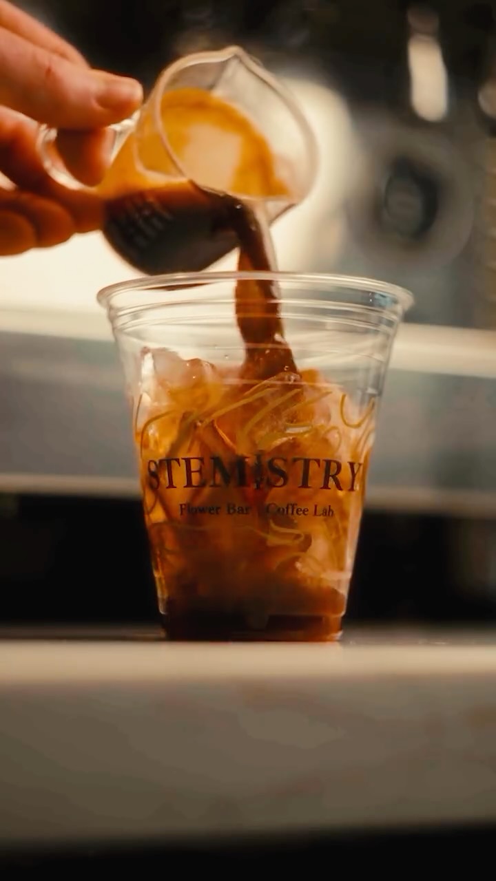 Every latte has a rhythm.
The pull, the pour, the ice, & the finish.
It’s not rushed. It’s crafted. 👌
Reel Created By: @itsorionray
#Stemistry #CoffeeCraft #IcedLatte #CoffeeProcess #BaristaLife