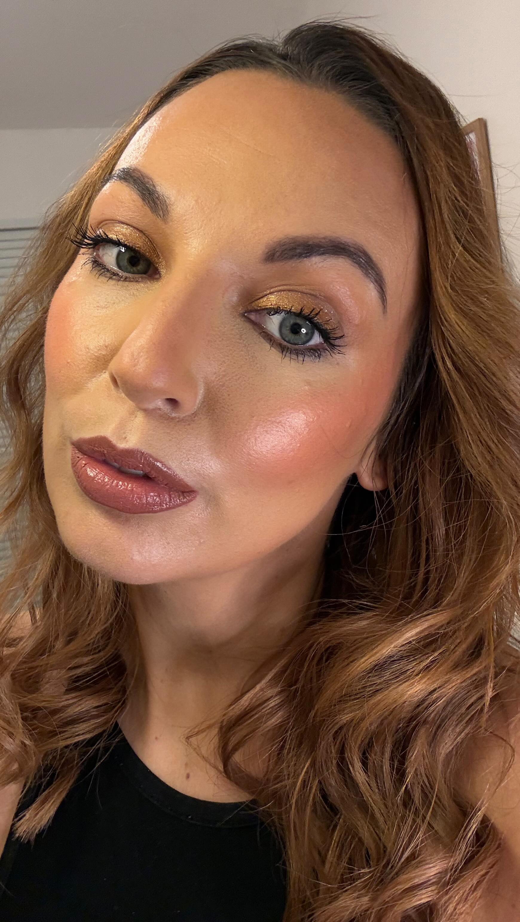 My new favourite lip combo 💋
@bellamianta have launched two brand new shades in their Speakeasy Lip Collection and they do not disappoint!
✨ Bella Muse Lipstick is the perfect pink-toned shade with a velvety, long-wear finish.
✨ Stripped Lip Liner is creamy with the perfect texture for precise lining, and both last so long. Absolute perfection 👌🏾
Would you wear this shade? 💭💄 Let me know below!
Shop now and use my code NAOIMH15 at checkout for a discount 🛍️
#bellamianta #bellababes #speakeasylipliner #speakeasylipstick #irishmakeup