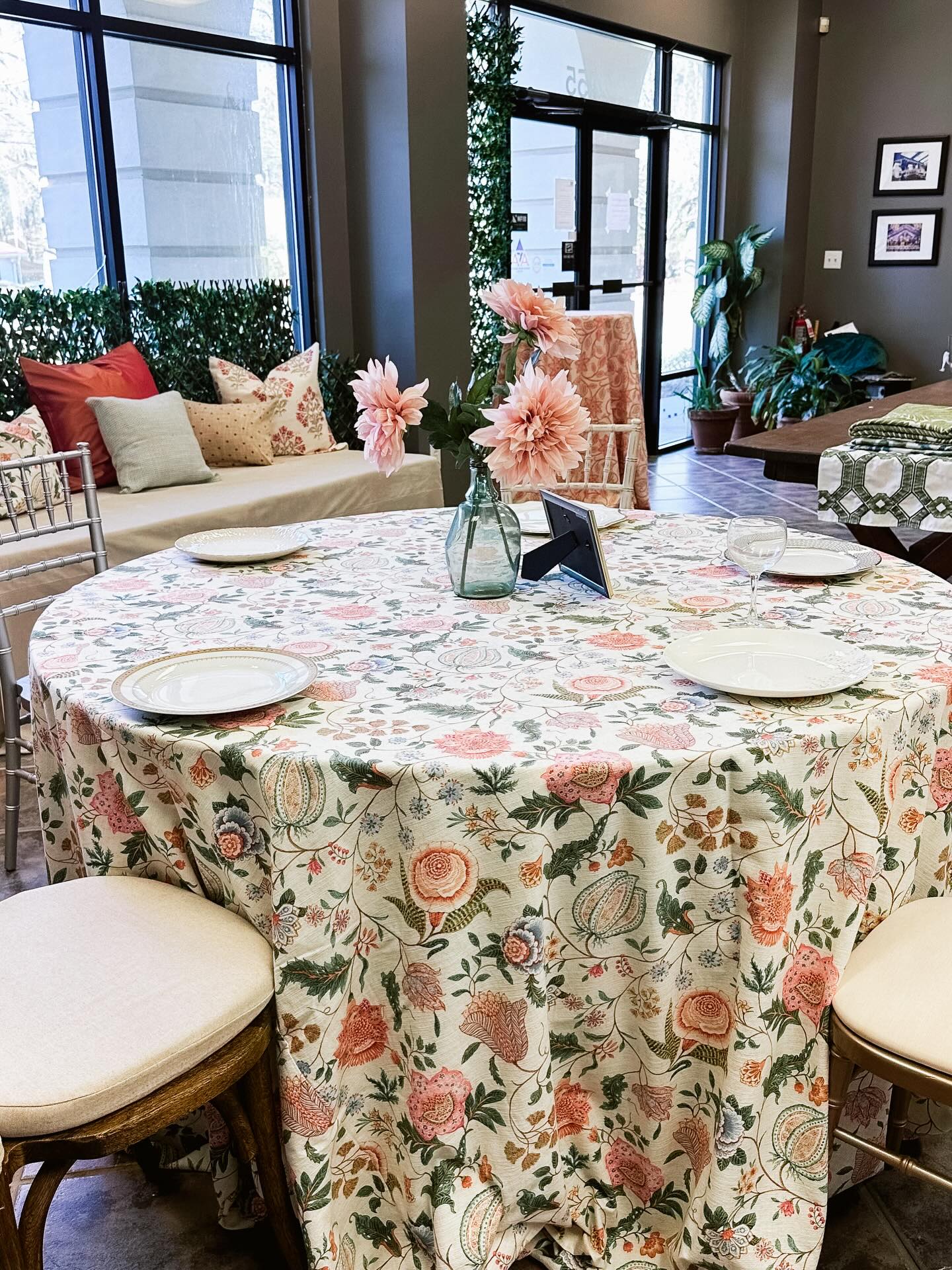 Sophie Melon is one of our newest linens, pretty and sweet...and perfect for the couple choosing green, blue, peach or pink in their wedding color palette. The linen’s floral design gives flexibility without compromising elegance. Find a multitude of coordinating line options on our website >> #LinkInBio
#EventDesign #EventDecor #WeddingLinens #EventLinens WeddingDesign