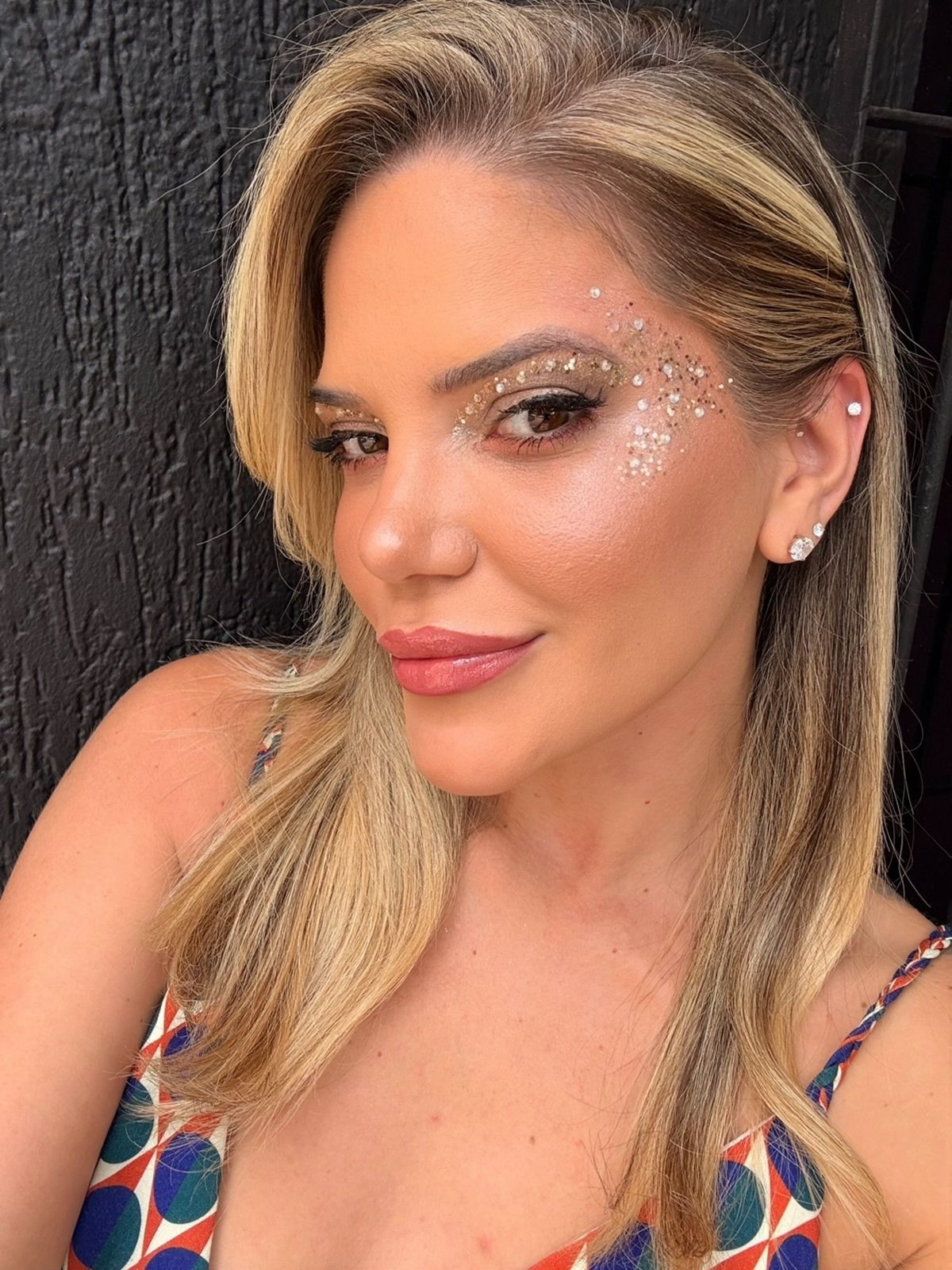 Beauty, já separou o glitter?
Porque o Carnaval chegou 💜✨🎭
Make e escova por Jamilis l Sede Cocó