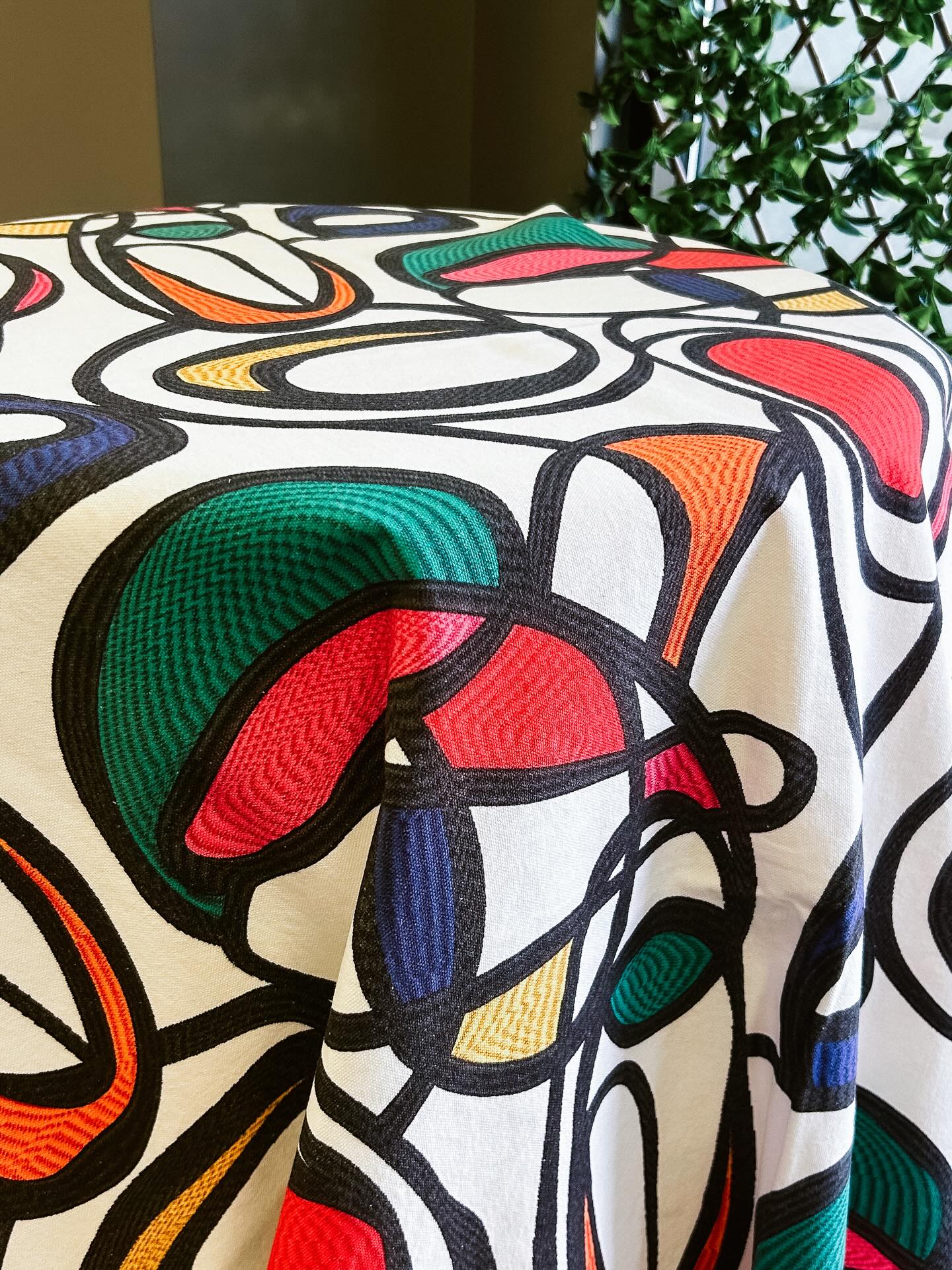Say hello to “Fun With Paint” – our boldest new linen that looks like it jumped right off the walls of MoMA with its vibrant abstract expressionist design. This playful pattern brings serious artistic energy to any tablescape, proving that 2026 is going to be absolutely groovy!
#FunWithPaint #EventDesign #EventDecor #ColorLover #LinkInBio