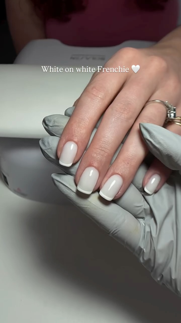 Subtle perfection ✨ @akzentz
#russianmanicure #housecallnailservices