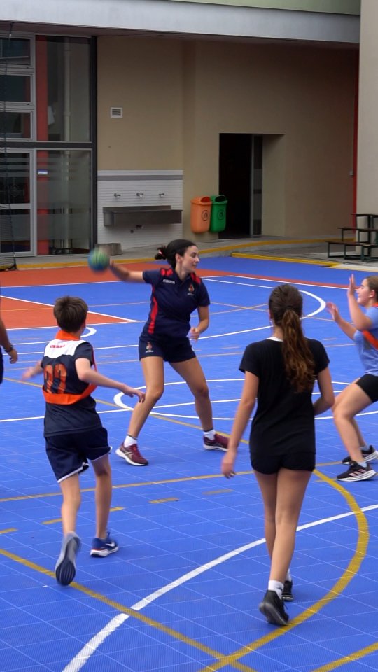 ⚽🏐🤾 JORNADA MULTIDEPORTIVA
El pasado jueves los/as estudiantes de 8º y 9º EBI compartieron la primera jornada de un encuentro multideportivo de fútbol, vóley y hándbol.
¡Una instancia llena de disfrute y alegría por volver al Colegio!
Los/as esperamos el 23 de febrero para la segunda jornada 🙌
#2026enelsanignacio