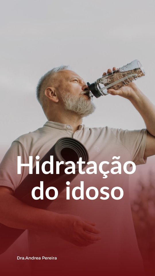A água é o nutriente mais essencial do nosso corpo, mas no idoso a desidratação é muito mais comum do que imaginamos.
Com o envelhecimento, ocorre uma redução da sensação de sede e também da capacidade dos rins de concentrar a urina. Isso faz com que muitos idosos não percebam que já estão desidratados, mesmo quando o corpo já está em déficit hídrico.
E as consequências não são simples. A desidratação pode levar a piora da cognição, aumento do risco de hospitalização, alterações metabólicas e funcionais, problemas renais e até aumento da mortalidade. É muito comum receber idosos na emergência por quadros que poderiam ter sido prevenidos com orientação adequada.
Por isso, a hidratação no envelhecimento é tão importante.
Compartilhe essa informação com quem possa se beneficiar do conteúdo!