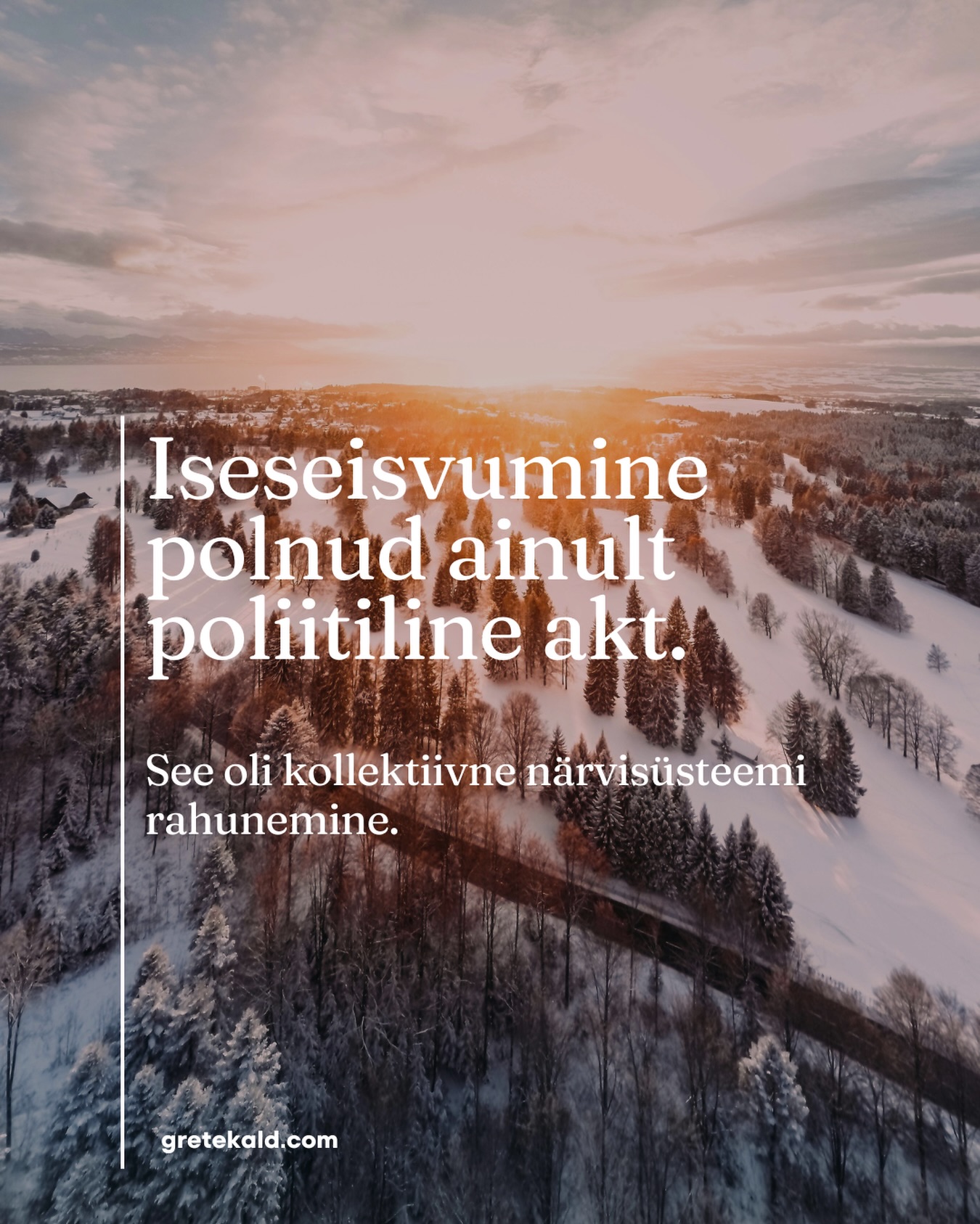24. veebruar. Me tähistame iseseisvust. Riigi õigust olla ise.
Aga ma mõtlen täna teisele asjale- Kas inimene on iseseisev, kui ta elab manipuleeriva kontrolli keskel?
Vaimne vägivald ei näe välja nagu vangla.
See näeb välja nagu:
“Sa kujutad ette.”
“Sa reageerid üle.”
“Sa oled probleem.”
Ja ühel hetkel hakkad sa ennast vähendama.
Sa mõtled enne, kui räägid.
Sa loed teise nägu.
Sa kohandud.
See ei ole iseseisvus.
See on närvisüsteem, mis elab valmisolekus.
Kõige valusam on see, kui laps õpib sama.
Kui lapse tunnet pisendatakse.
Kui tema reaalsust korrigeeritakse.
Kui talle õpetatakse, et armastus tähendab allumist.
Laps ei õpi siis vabadust.
Ta õpib ellujäämist.
Me elame vabas riigis.
Aga kas meie kodud on vabad?
Iseseisvus ei ole ainult poliitiline fakt.
See on sisemine kogemus:
Ma tohin mõelda.
Ma tohin tunda.
Ma ei pea kartma.
Ja võib-olla on kõige suurem julgustegu
lõpetada manipuleeriva kontrolli normaliseerimine.
🇪🇪
#eestivabariik #manipulatsioon #kodu #laps #hirm