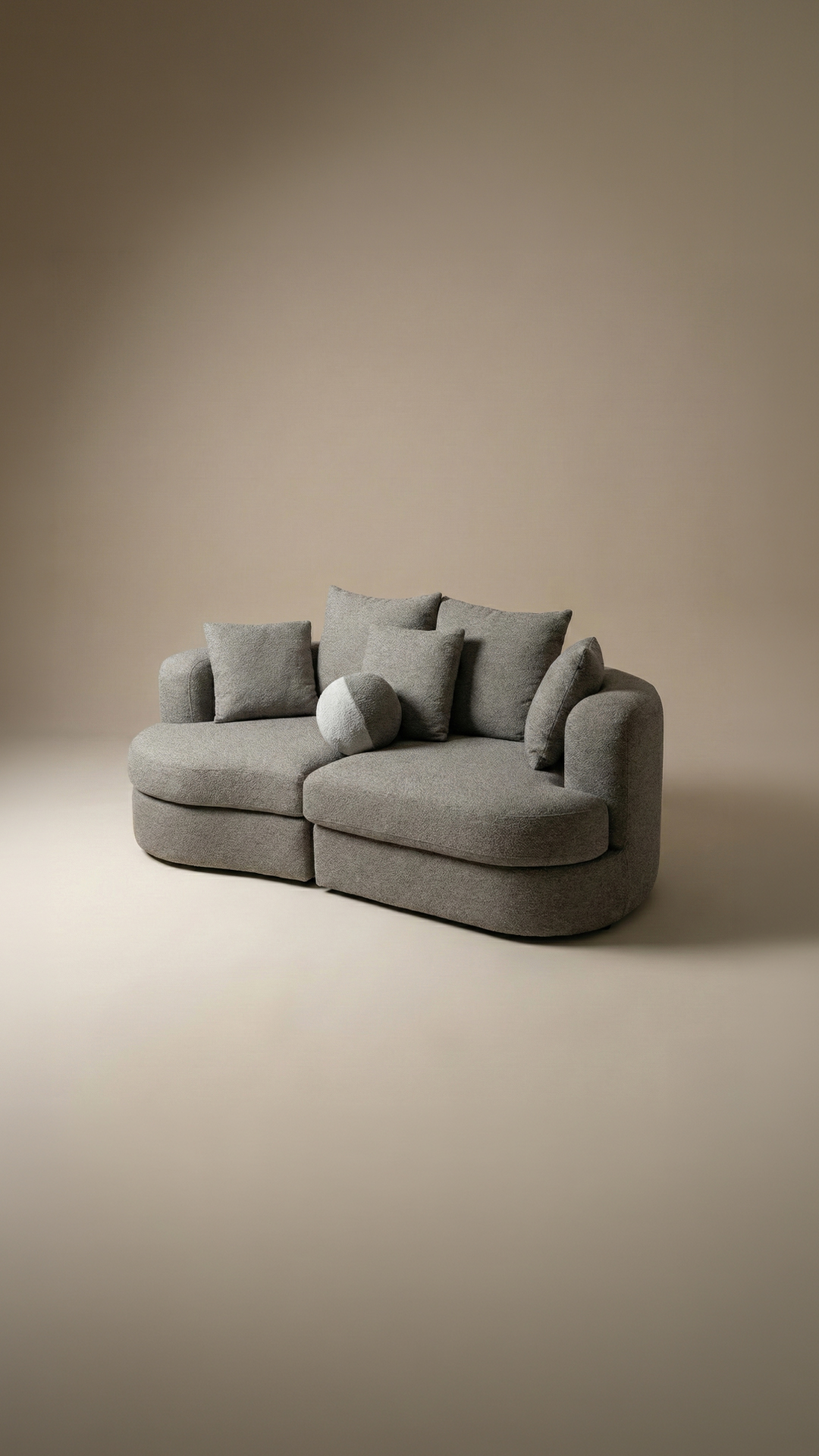 Tres sofás pensados para aprovechar tus espacios en grande ✨
Si tenés ambientes amplios y buscás el equilibrio perfecto entre diseño y confort, nuestras colecciones Curve, Pompom y Velero Polo son las protagonistas ideales.
Están disponibles para fabricar en el género que mejor se ajuste a vos y a tu estilo.
Consultá por mensaje.