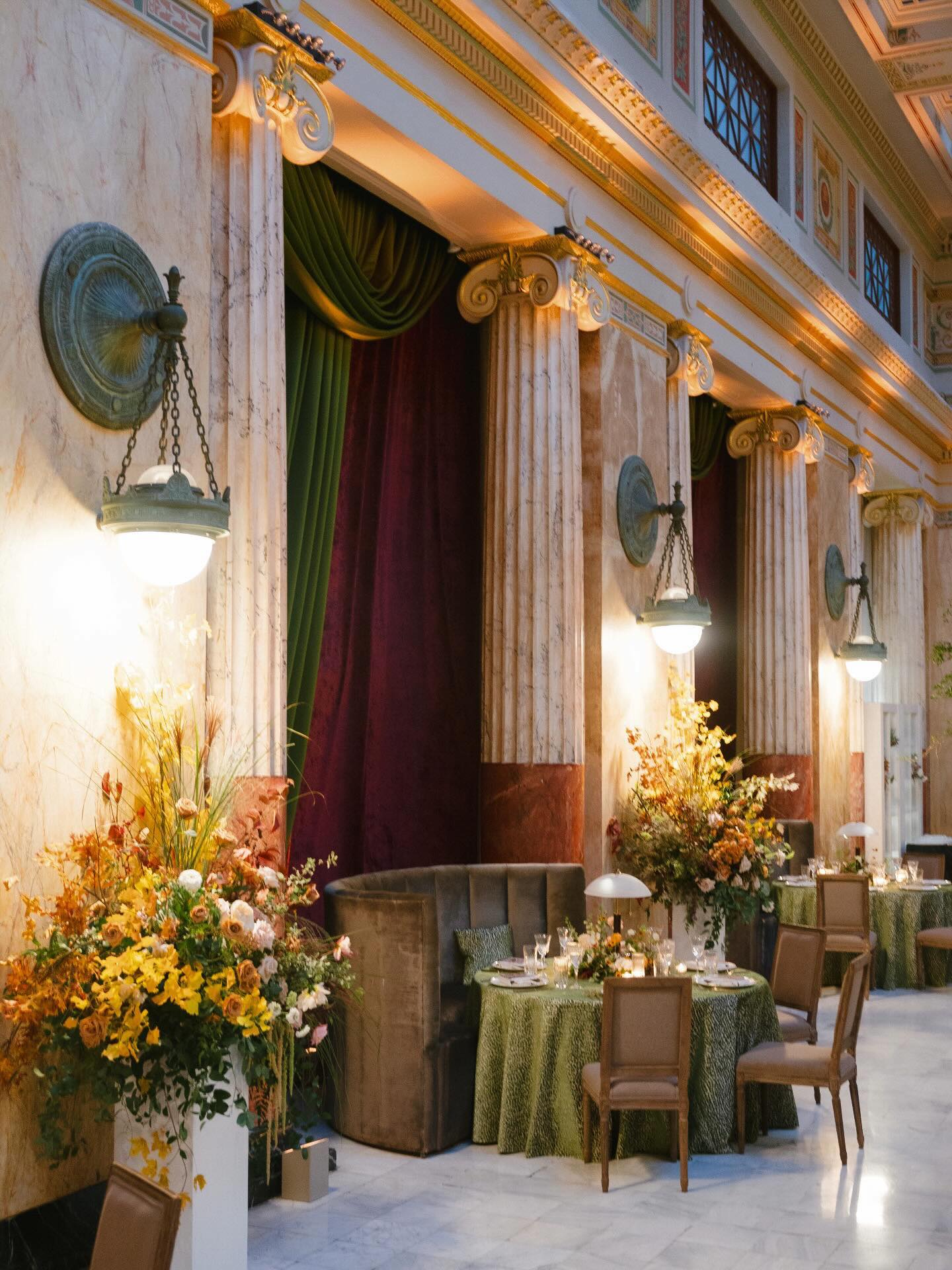 Grand halls deserve grand tablescapes. The timeless architecture of Union Station Washington D.C. met its match in this lush Party Tables linen. The result, guest tables was nothing short of breathtaking!
Photography: @Hanagonzalezphoto
Planning & Design: @pamelabarefoot_events
Venue: @eventsustation
Catering: @Designcuisine
Foral: @Sophiefelts
Linens: @partytables_linensanddrapery
Rentals: @Fabeventsdc, @dceventrentals & @socialsupplydesign
Lighting: @Frostlightingdc
Paper products: @hazelwoodpaperco
Photobooth: @dangoldmanevents
Oysters: @oystersxo
Ceremony + Cocktail Music: @lucyblackent
Band: @Kushnerentertainment @soundconnectionband
Wedding Social Media: @lafavemedia
Wedding Dress: @daniellefrankelstudio
Hair & Makeup: @mab.artistry
#WeddingDesign #DC #WeddingLinens #RealWeddings #LinkInBio