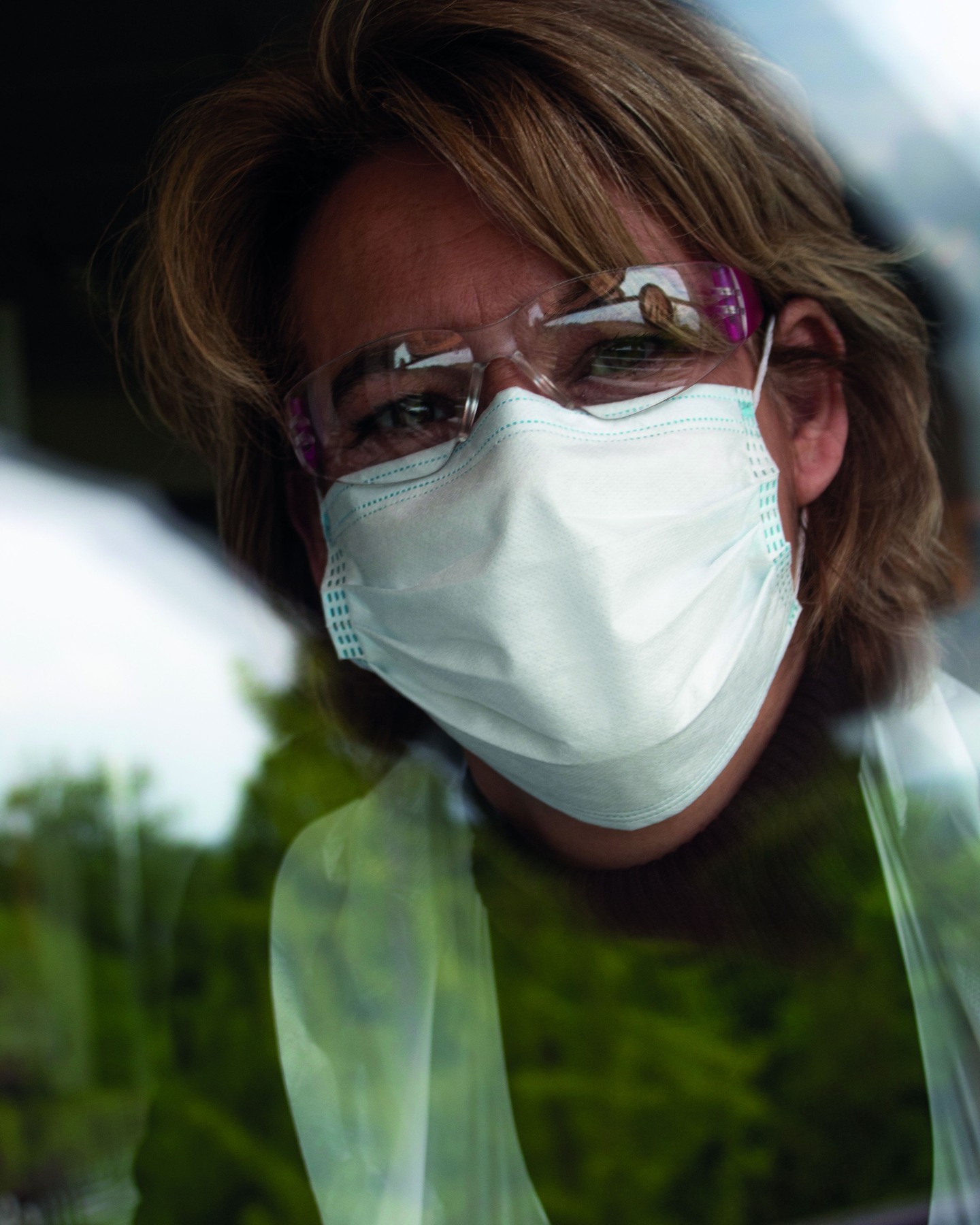 ๐๐๐๐๐๐๐๐
Tijdens de corona-periode zaten er veel bewoners van Kalorama in quarantaine. Uit zorg voor het besmetten van bewoners, mochten familieleden even niet meer op bezoek komen.
Ik fotografeerde deze afdelingen zonder direct met de bewoners in contact te komen. Hoe? Vanaf de andere kant van het glas. Waar soms ook familieleden even kwamen zwaaien naar hun dierbaren.
Zie hier het resultaat van Kalorama 2020: een bijzonder jaar.
๐๐ฐ๐ข๐ฉ๐ ๐ฏ๐จ๐จ๐ซ ๐ก๐๐ญ ๐๐ซ๐ฎ๐ค๐ฐ๐๐ซ๐ค!
#fotografie #drukwerk #corona