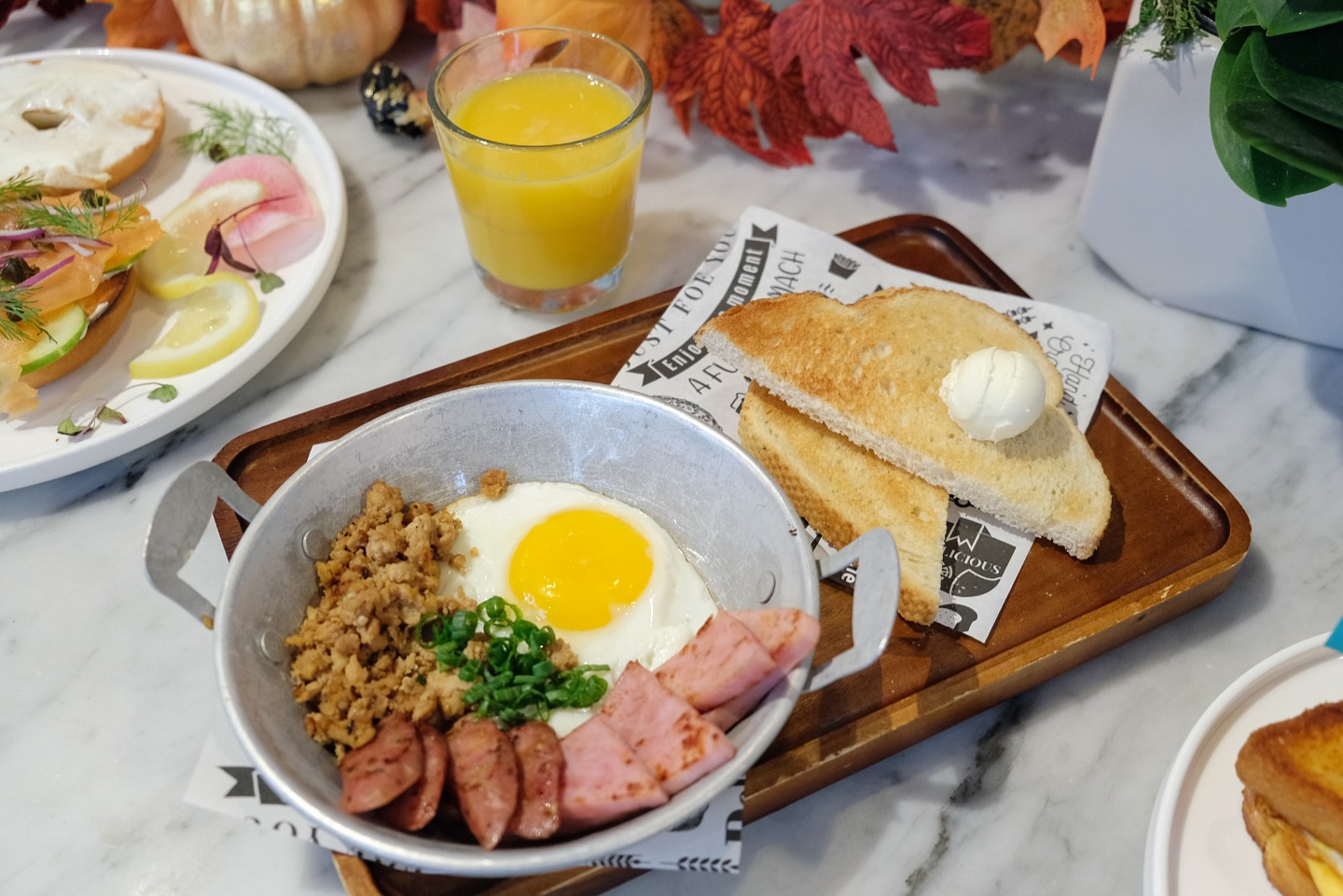 Stay sunny-side up ☀️
📍Lapisara Eatery
American/Thai Fusion Breakfast • Brunch • Dinner
🏡698 Post St., San Francisco, CA 94109
☎️Tel: (415) 655-3556
⚡️Explore our menu at www.lapisaraeatery.com
We deliver via @DoorDash @GrubHub 🥡🚗
#lapisaraeatery #visitsanfrancisco #brunch #thaifood #sunnysideupegg