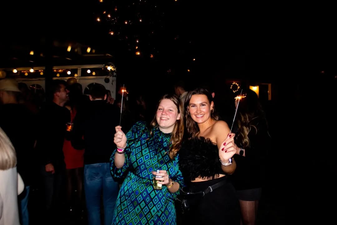 Throwback naar NYE waar ik voor een avondje fotografe mocht zijn!
Ik nam niet alleen mijn spiegelreflexcamera mee, maar ook mijn polaroid! ๐ธ
Wat een feestje om te doen!
@cafeuthuuske
Bekijk meer resultaten op mijn website ๐ธ๐ธ๐ธ.๐ข๐ช๐ฎ๐ง๐ฐ๐ณ๐ฅ๐ฆ๐ด๐ช๐จ๐ฏ.๐ฏ๐ญ