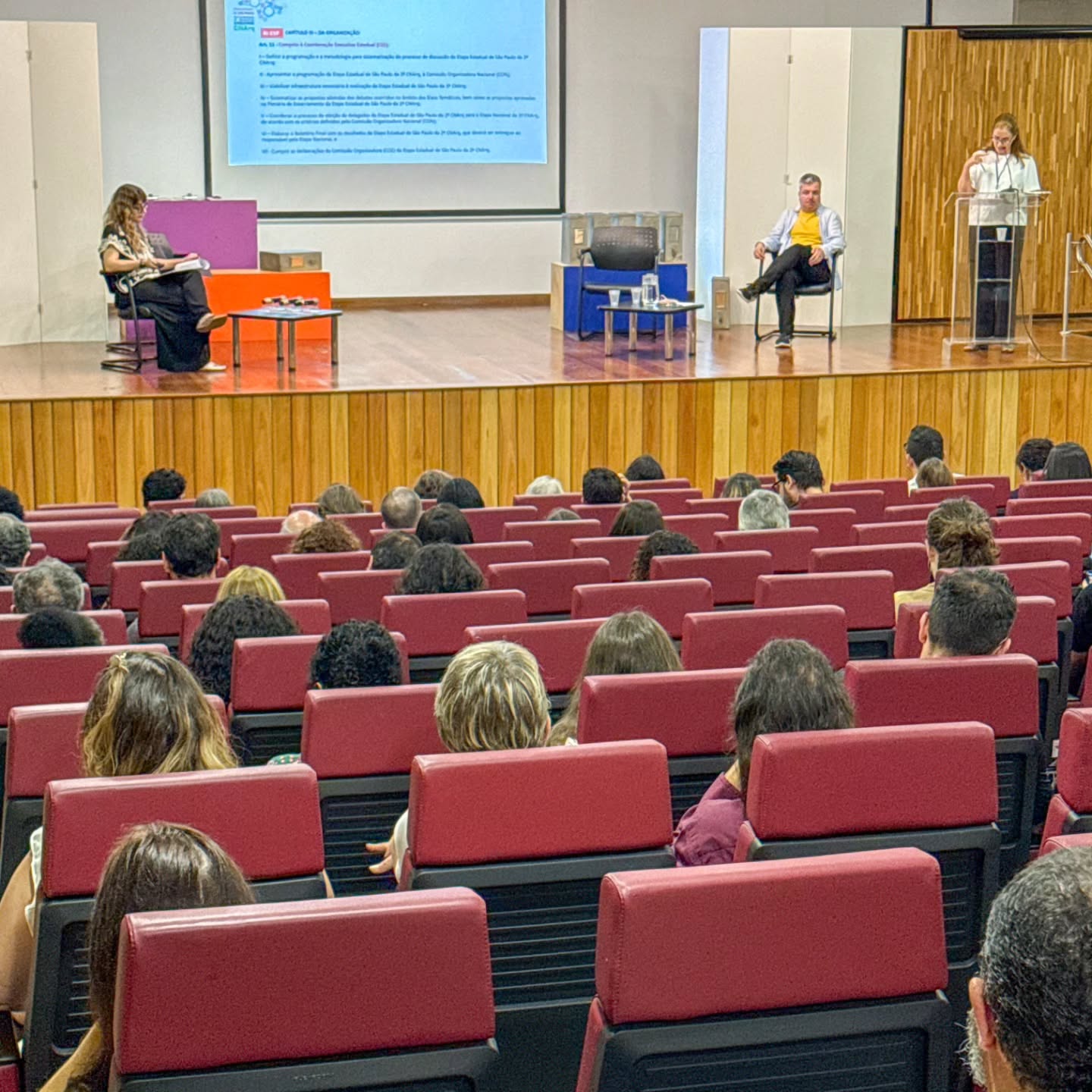 São Paulo deu início, nesta terça-feira, às etapas estaduais da 2ª Conferência Nacional de Arquivos! Promovida pelo Arquivo Público do Estado de São Paulo, a etapa estadual será realizada por meio de uma série de eventos, de forma híbrida, ao longo das próximas três semanas. No dia 24, aconteceu a cerimônia de abertura e, no dia seguinte, as discussões iniciais sobre os eixos da Conferência.
Acesse 2cnarquivos.org e confira o calendário completo desta e das demais etapas preparatórias da #2CNArq. O link está em nossa bio.
#Arquivos #Democracia #Cidadania